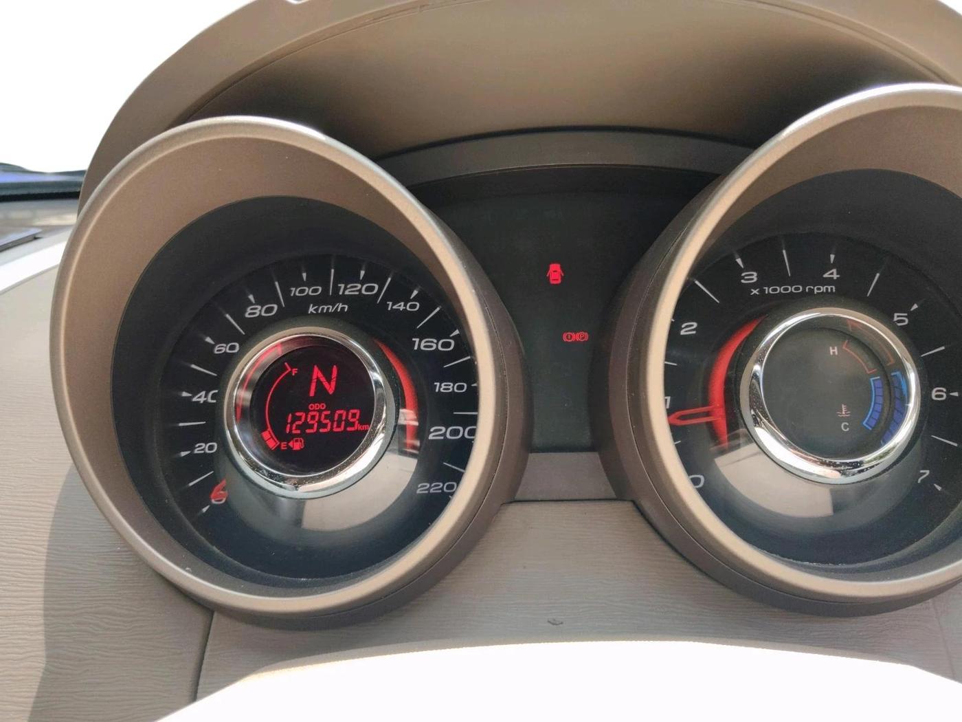 2014 Mahindra XUV500 W8, Diesel, Manual, 1,29,509 km, interior