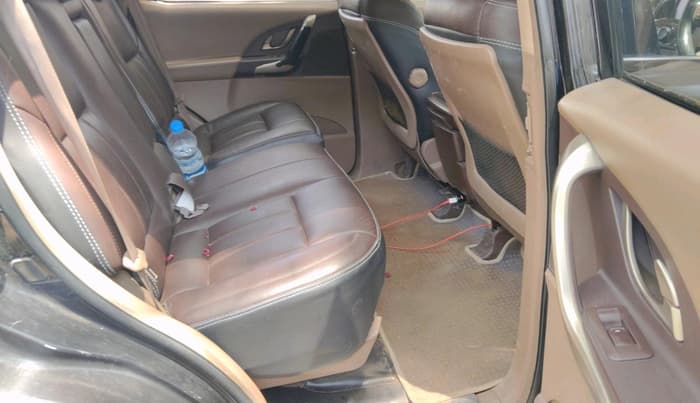 2014 Mahindra XUV500 W8, Diesel, Manual, 1,29,509 km, interior