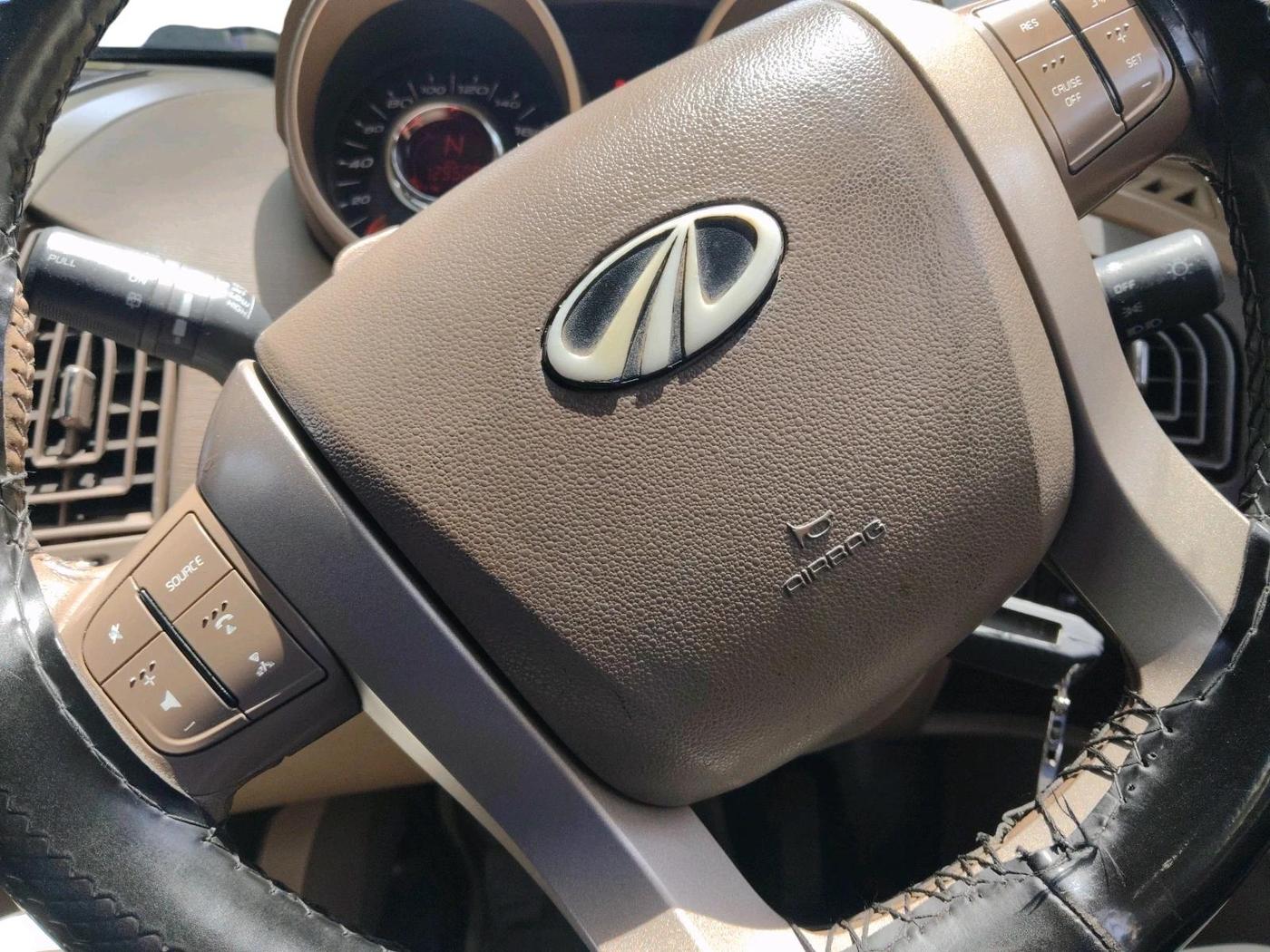 2014 Mahindra XUV500 W8, Diesel, Manual, 1,29,509 km, interior