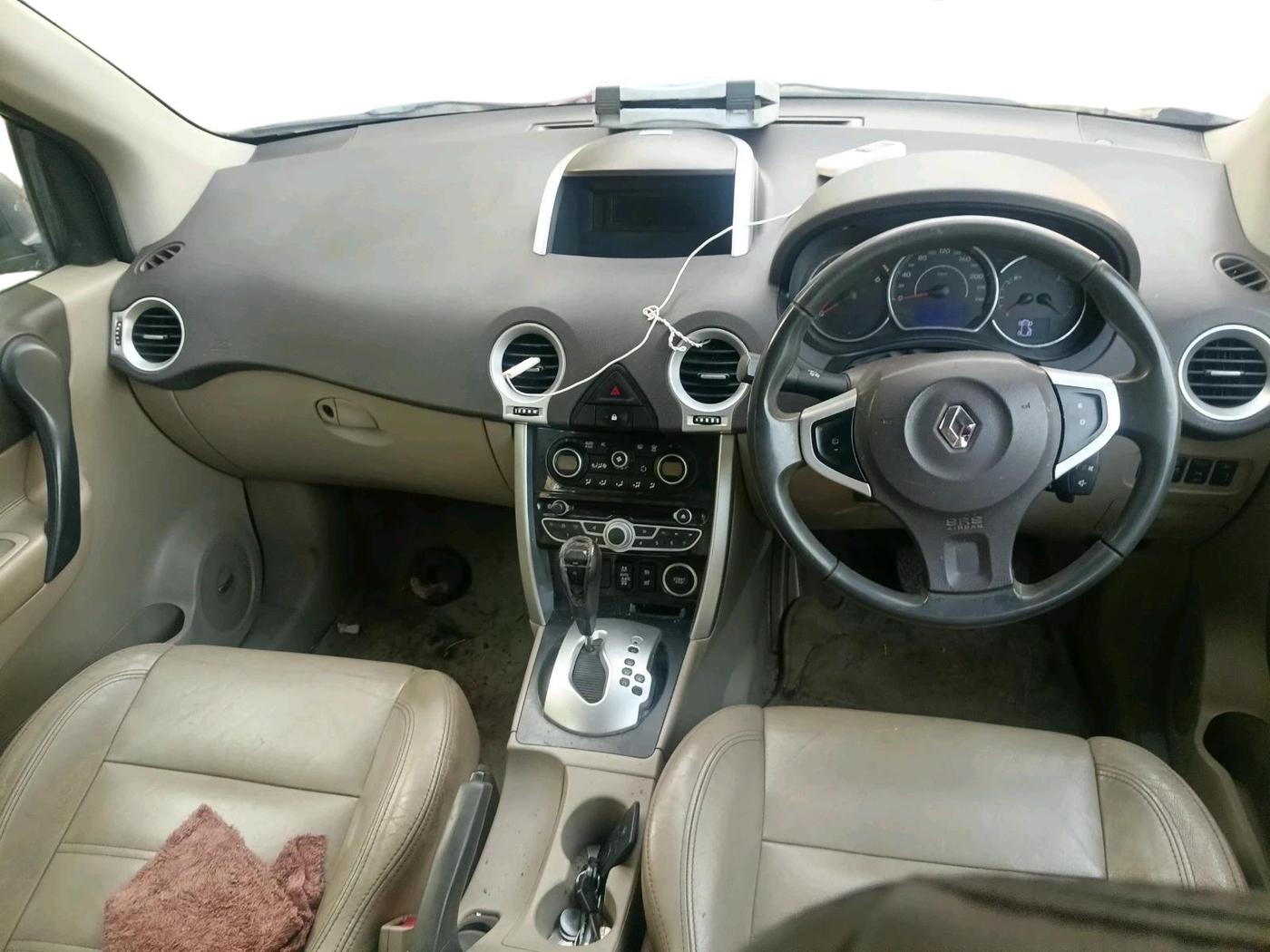2012 Renault Koleos 4x4 AT, Diesel, Automatic, 1,17,476 km, interior