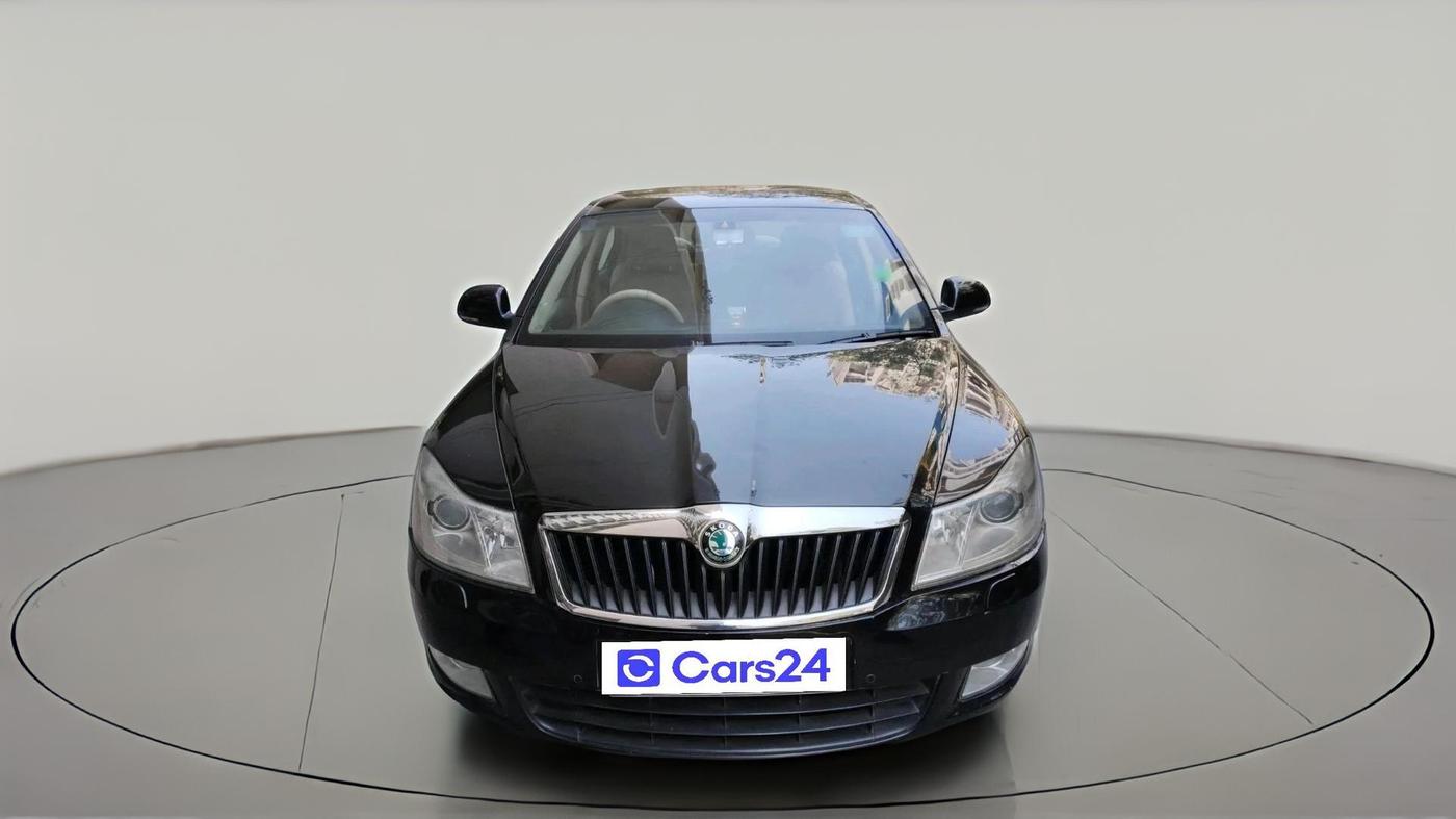 2011 Skoda Laura L&K 2.0 TDI AT, Diesel, Automatic, 1,76,999 km, exterior
