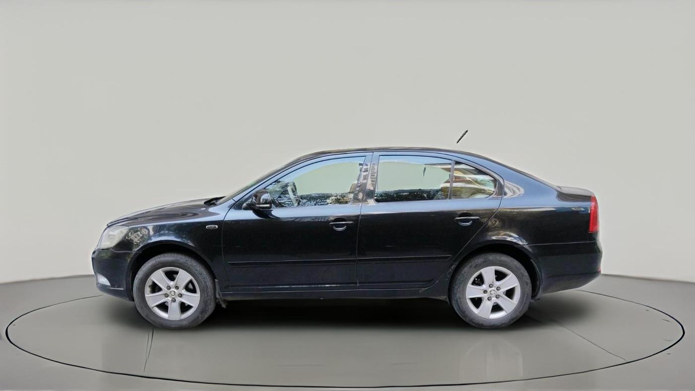 2011 Skoda Laura L&K 2.0 TDI AT, Diesel, Automatic, 1,76,999 km, exterior