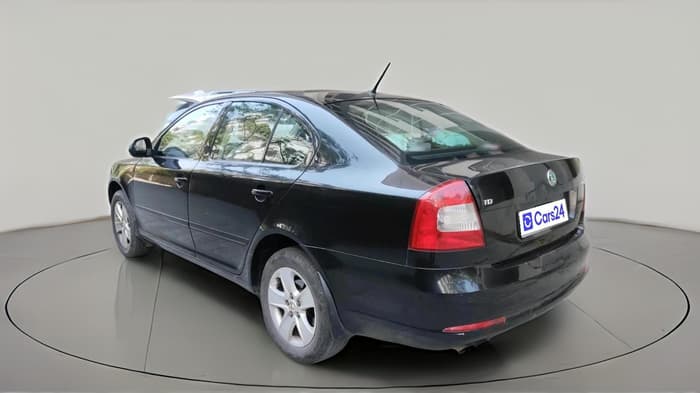 2011 Skoda Laura L&K 2.0 TDI AT, Diesel, Automatic, 1,76,999 km, exterior