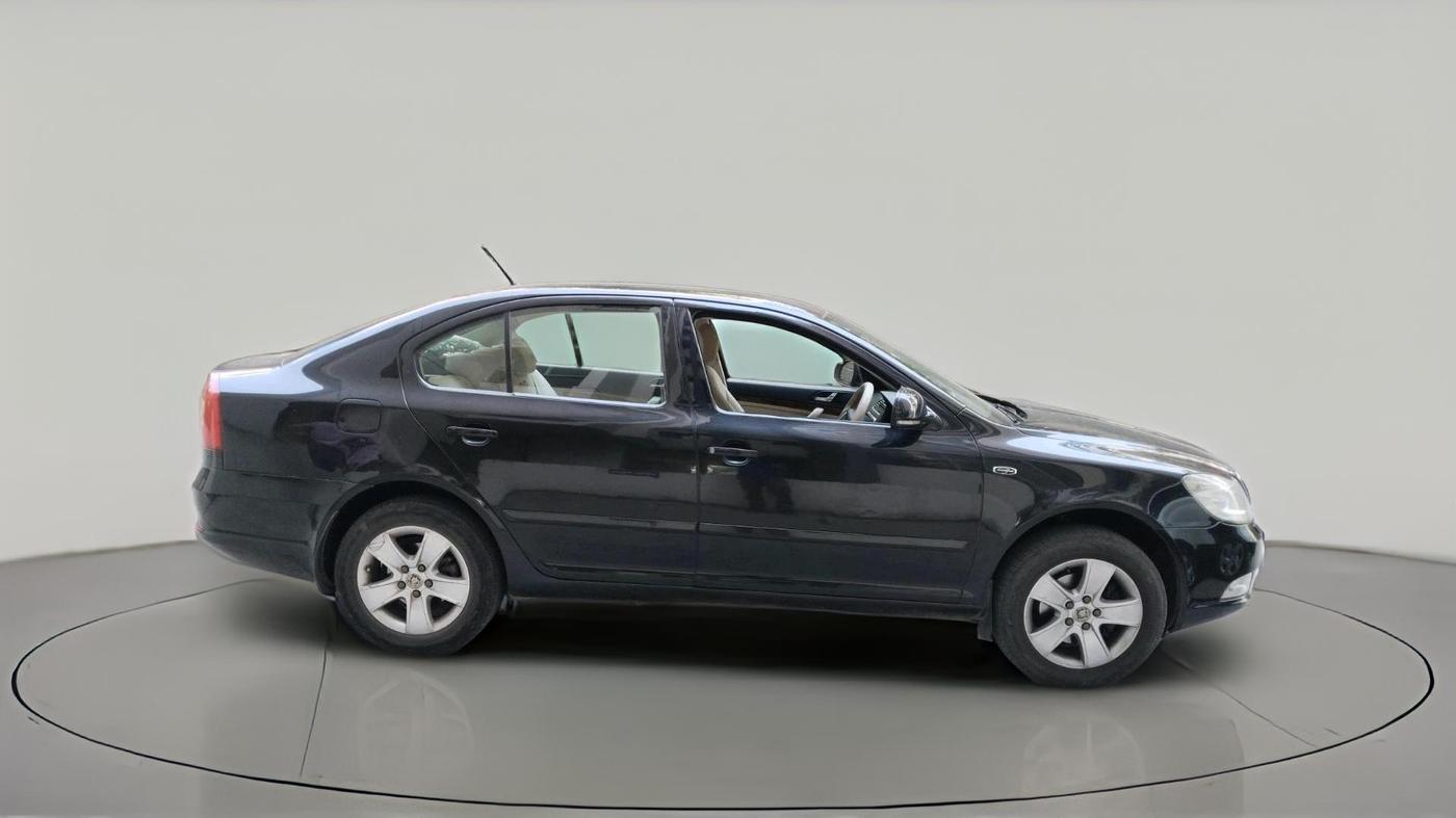 2011 Skoda Laura L&K 2.0 TDI AT, Diesel, Automatic, 1,76,999 km, exterior