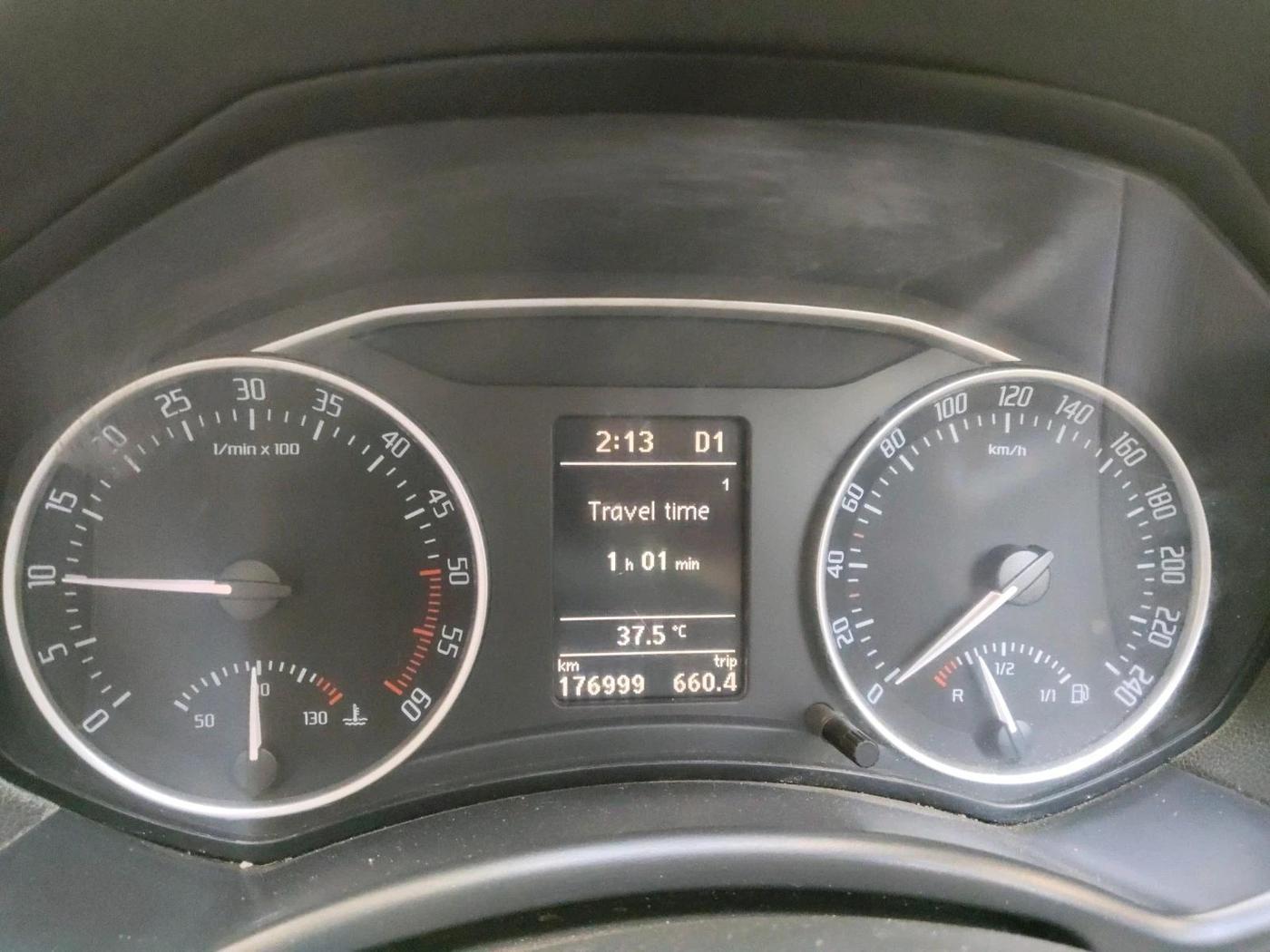 2011 Skoda Laura L&K 2.0 TDI AT, Diesel, Automatic, 1,76,999 km, interior