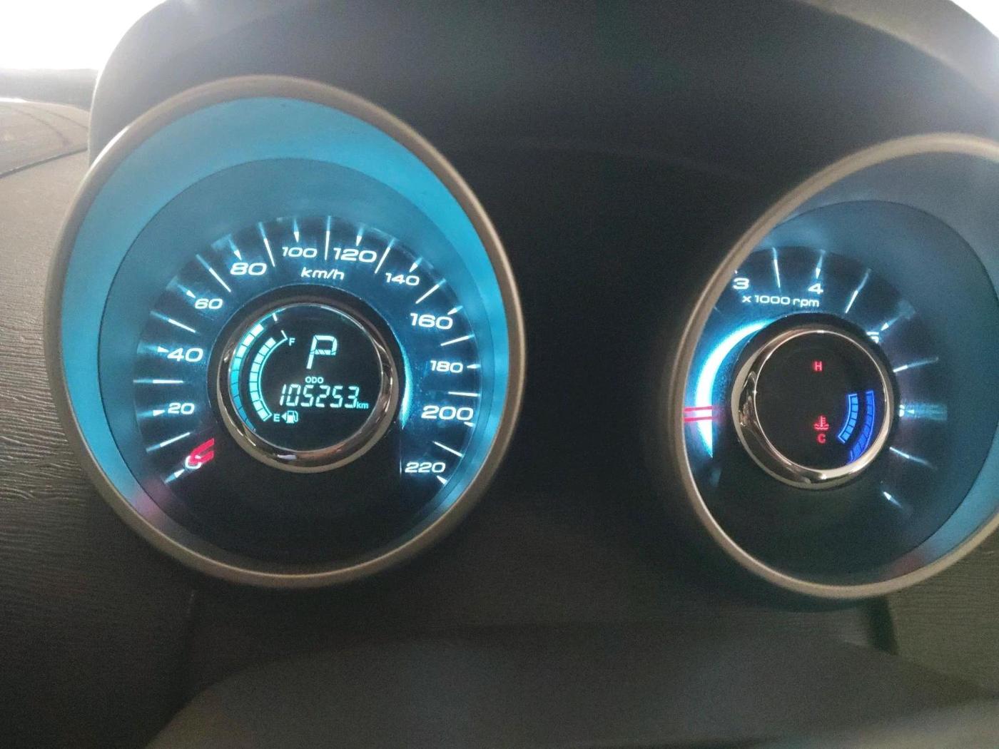 2016 Mahindra XUV500 W10 AT, Diesel, Automatic, 1,05,253 km, interior