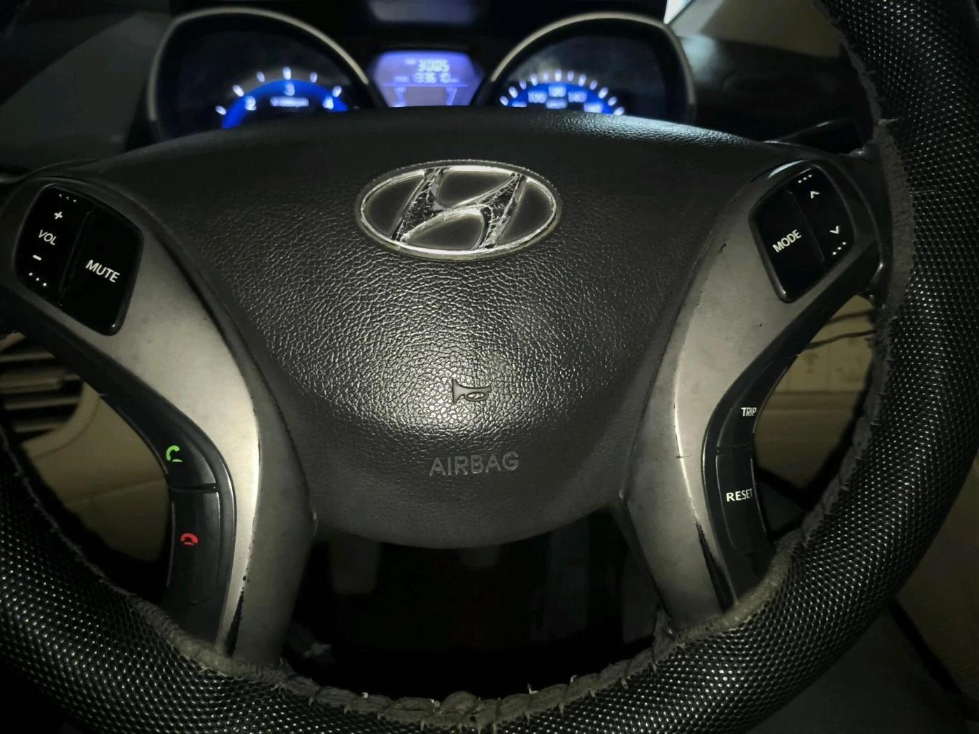 2013 Hyundai New Elantra 1.6 S MT DIESEL, Diesel, Manual, 1,33,610 km, interior