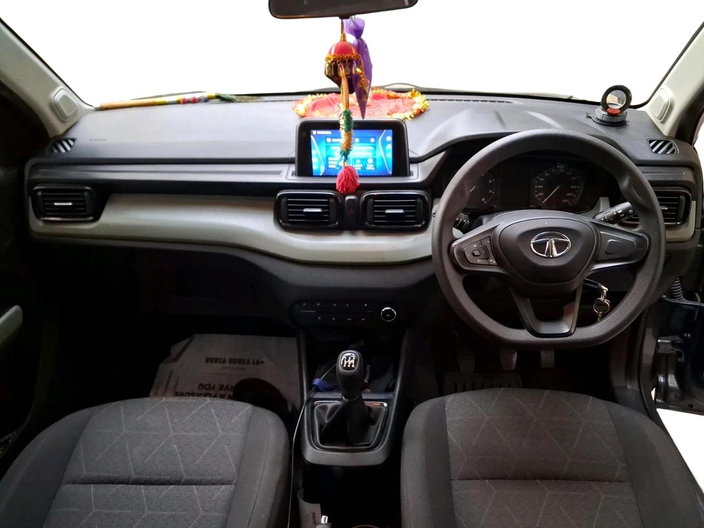 2023 Tata PUNCH ADVENTURE RHYTHM PACK MT, Petrol, Manual, 39,784 km, interior