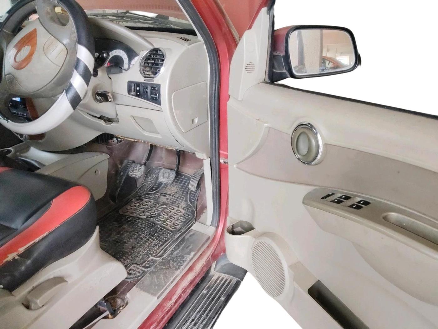 2012 Mahindra Quanto C6, Diesel, Manual, 95,630 km, interior
