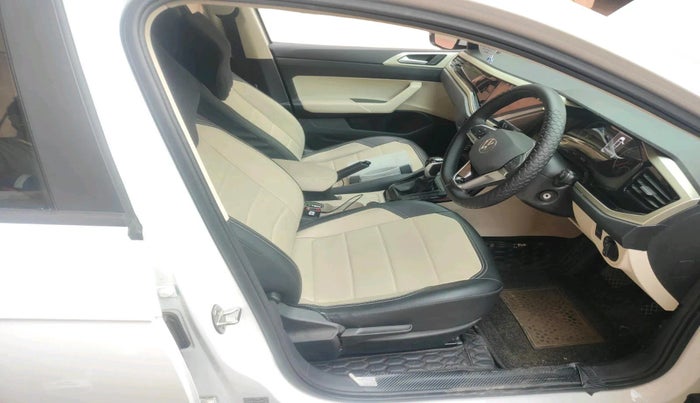 2025 Volkswagen VIRTUS HIGHLINE TSI 1.0 AT, Petrol, Automatic, 7,541 km, interior