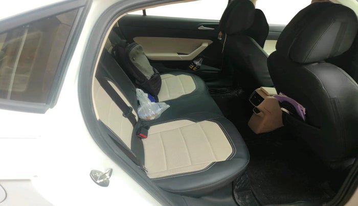 2025 Volkswagen VIRTUS HIGHLINE TSI 1.0 AT, Petrol, Automatic, 7,541 km, interior