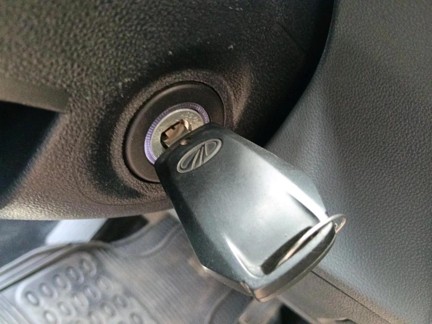 2018 Mahindra KUV 100 NXT K2+ P 6 STR, Petrol, Manual, 1,01,070 km, interior