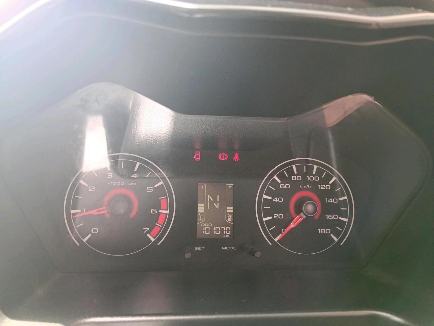 2018 Mahindra KUV 100 NXT K2+ P 6 STR, Petrol, Manual, 1,01,070 km, interior