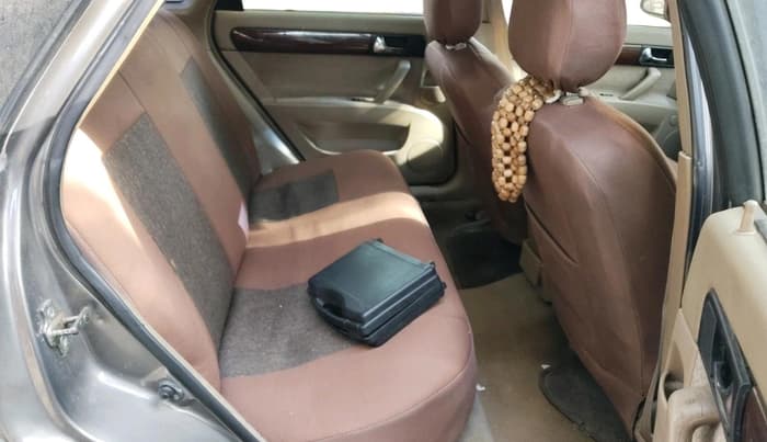 2011 Chevrolet Optra Magnum LS 2.0 TCDI, Diesel, Manual, 1,33,127 km, interior