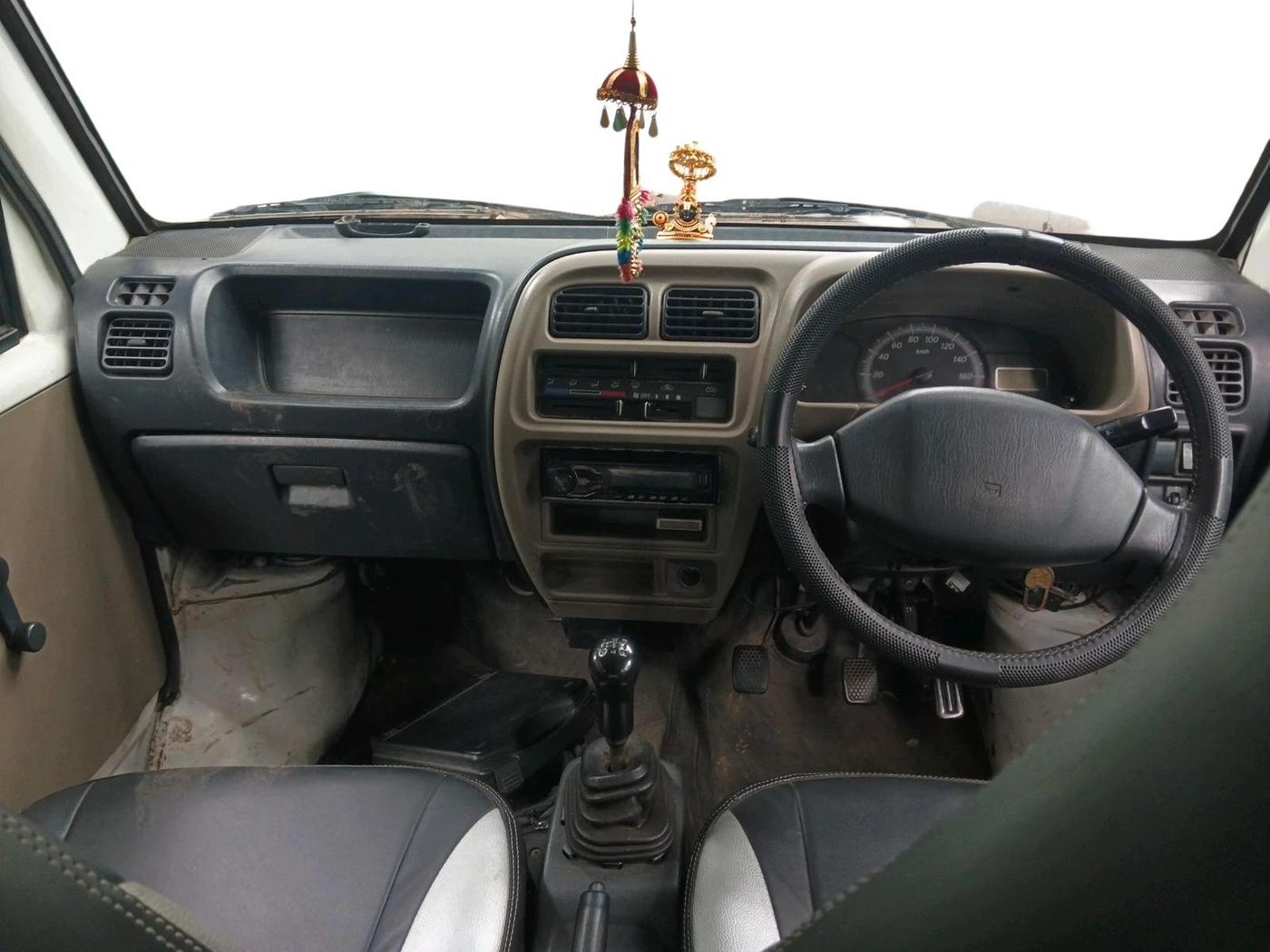 2016 Maruti Eeco 7 STR, CNG, Manual, 2,26,863 km, interior