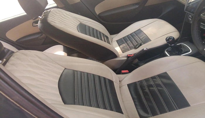 2014 Volkswagen Polo HIGHLINE DIESEL, Diesel, Manual, 1,05,327 km, interior