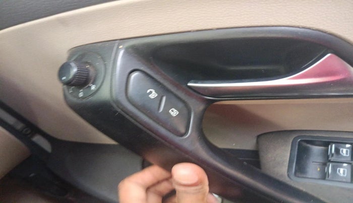 2014 Volkswagen Polo HIGHLINE DIESEL, Diesel, Manual, 1,05,327 km, interior