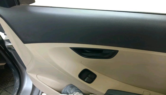 2014 Hyundai Eon ERA +, Petrol, Manual, 27,835 km, interior