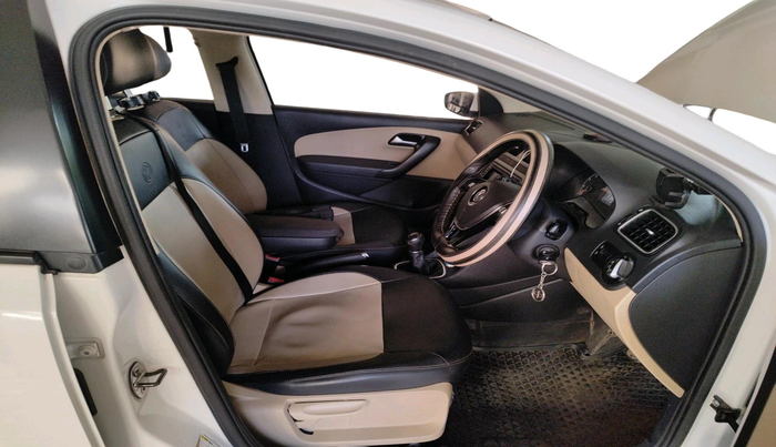 2016 Volkswagen Ameo HIGHLINE1.2L, Petrol, Manual, 87,190 km, interior