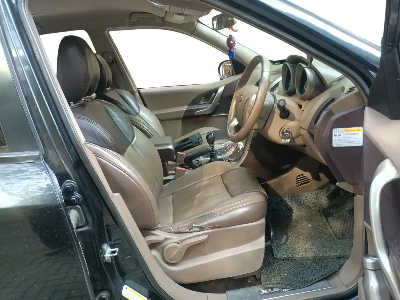 2014 Mahindra XUV500 W8, Diesel, Manual, 1,10,070 km, interior