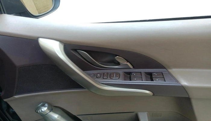 2014 Mahindra XUV500 W8, Diesel, Manual, 1,10,070 km, interior