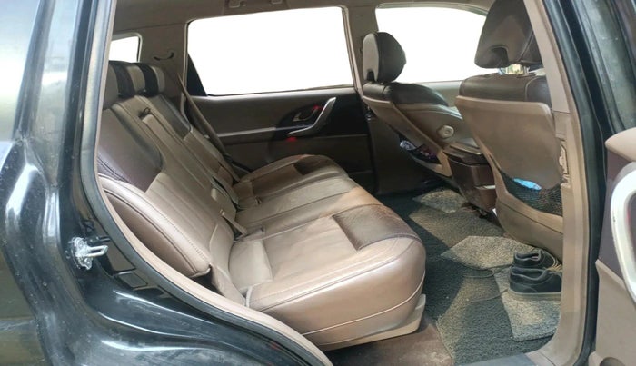 2014 Mahindra XUV500 W8, Diesel, Manual, 1,10,070 km, interior