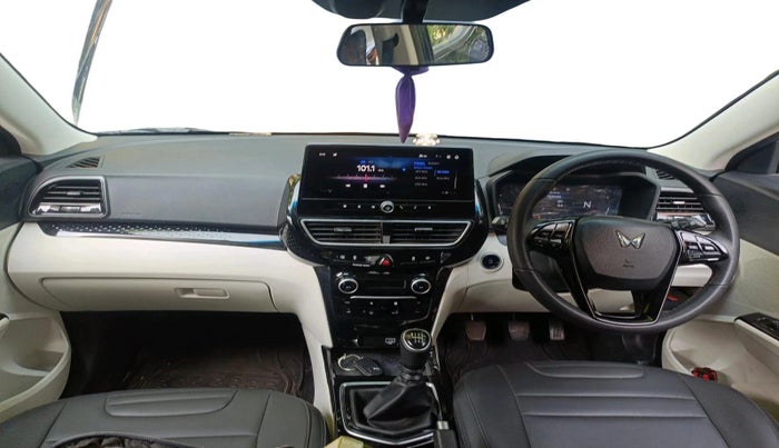 2024 Mahindra XUV 3XO AX5 1.5 Turbo Diesel, Diesel, Manual, 11,824 km, interior