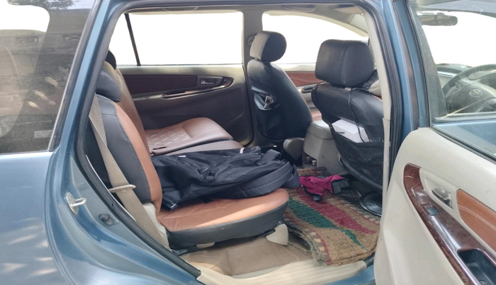 2012 Toyota Innova VX 2.5 8 STR, Diesel, Manual, 2,36,778 km, interior
