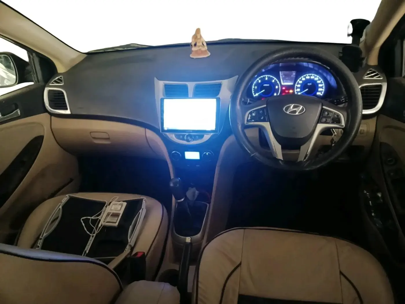 2011 Hyundai Verna FLUIDIC 1.6 CRDI SX, Diesel, Manual, 1,80,939 km, interior