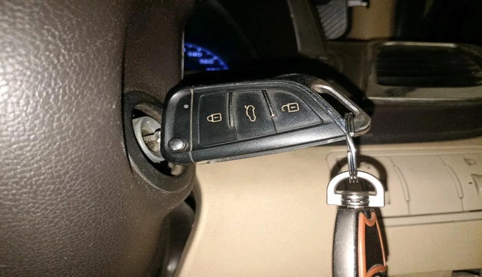 2011 Hyundai Verna FLUIDIC 1.6 CRDI SX, Diesel, Manual, 1,80,939 km, interior