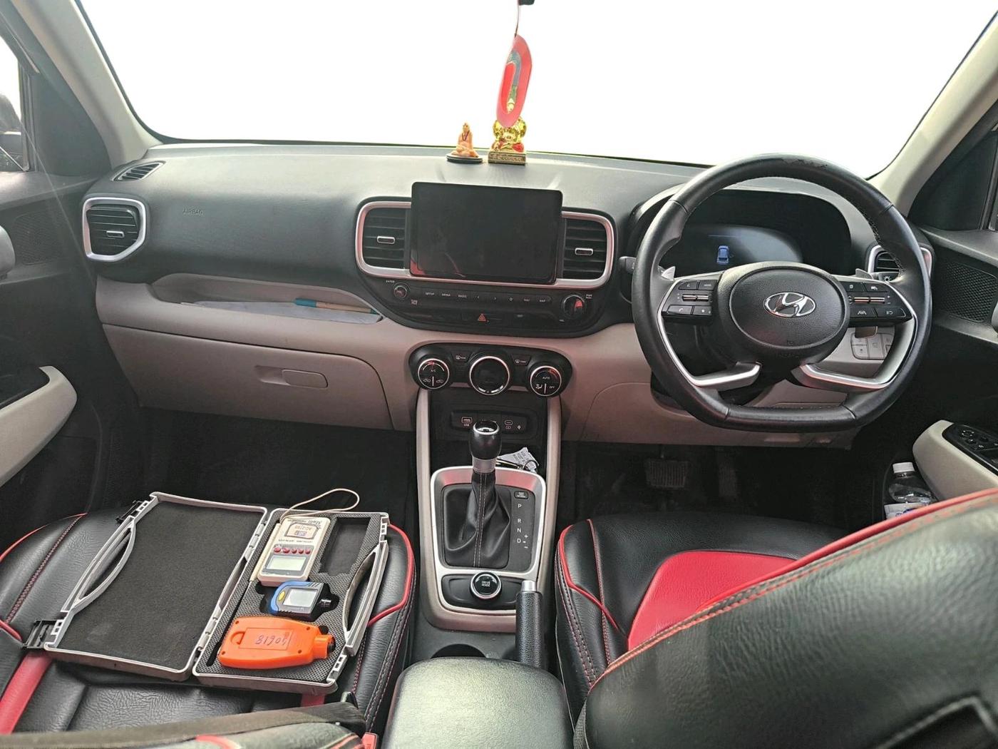 2023 Hyundai VENUE SX (O) 1.0 TURBO DCT, Petrol, Automatic, 29,199 km, interior