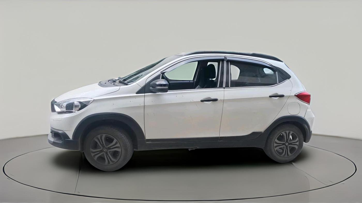 2018 Tata TIAGO NRG PETROL, CNG, Manual, 46,992 km, exterior
