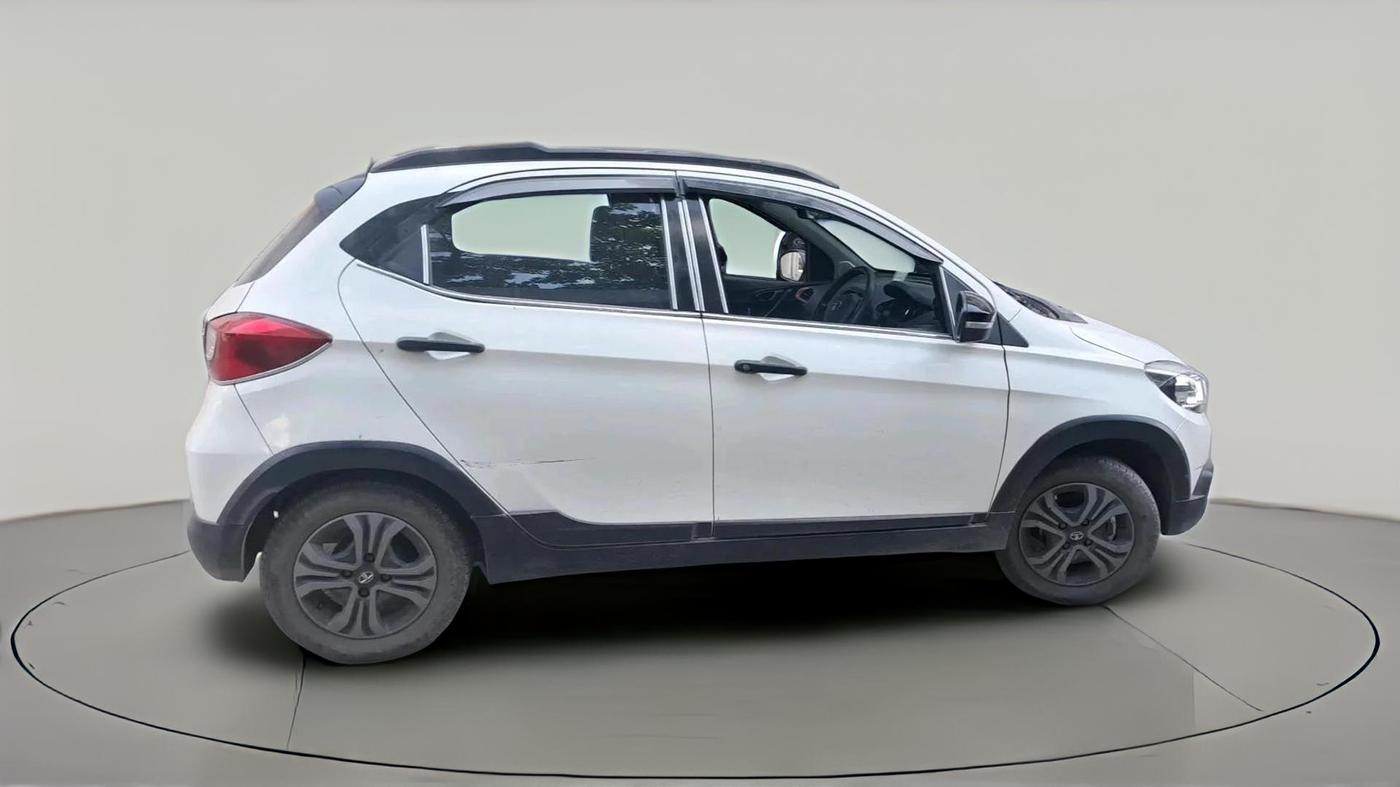 2018 Tata TIAGO NRG PETROL, CNG, Manual, 46,992 km, exterior