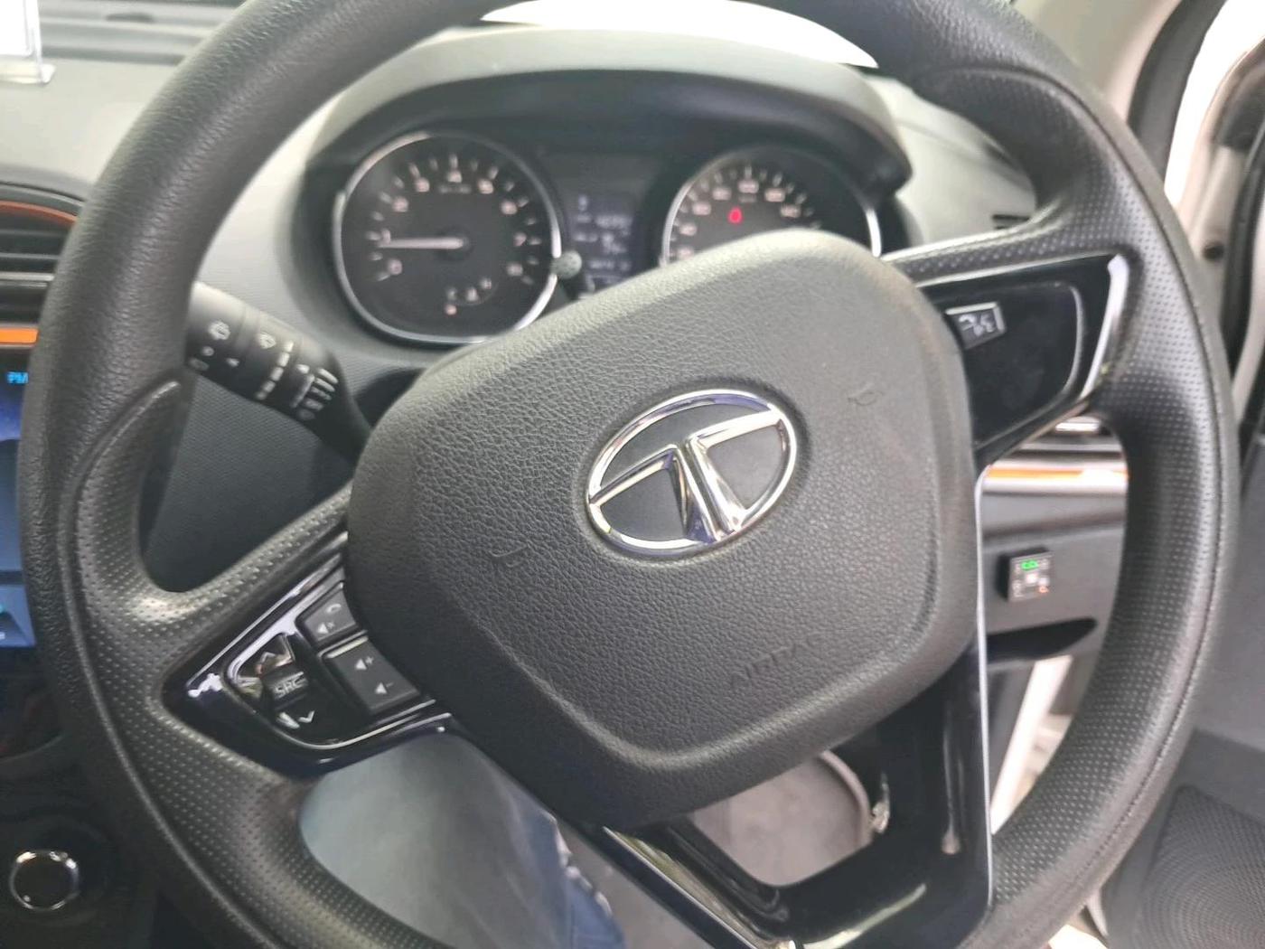 2018 Tata TIAGO NRG PETROL, CNG, Manual, 46,992 km, interior