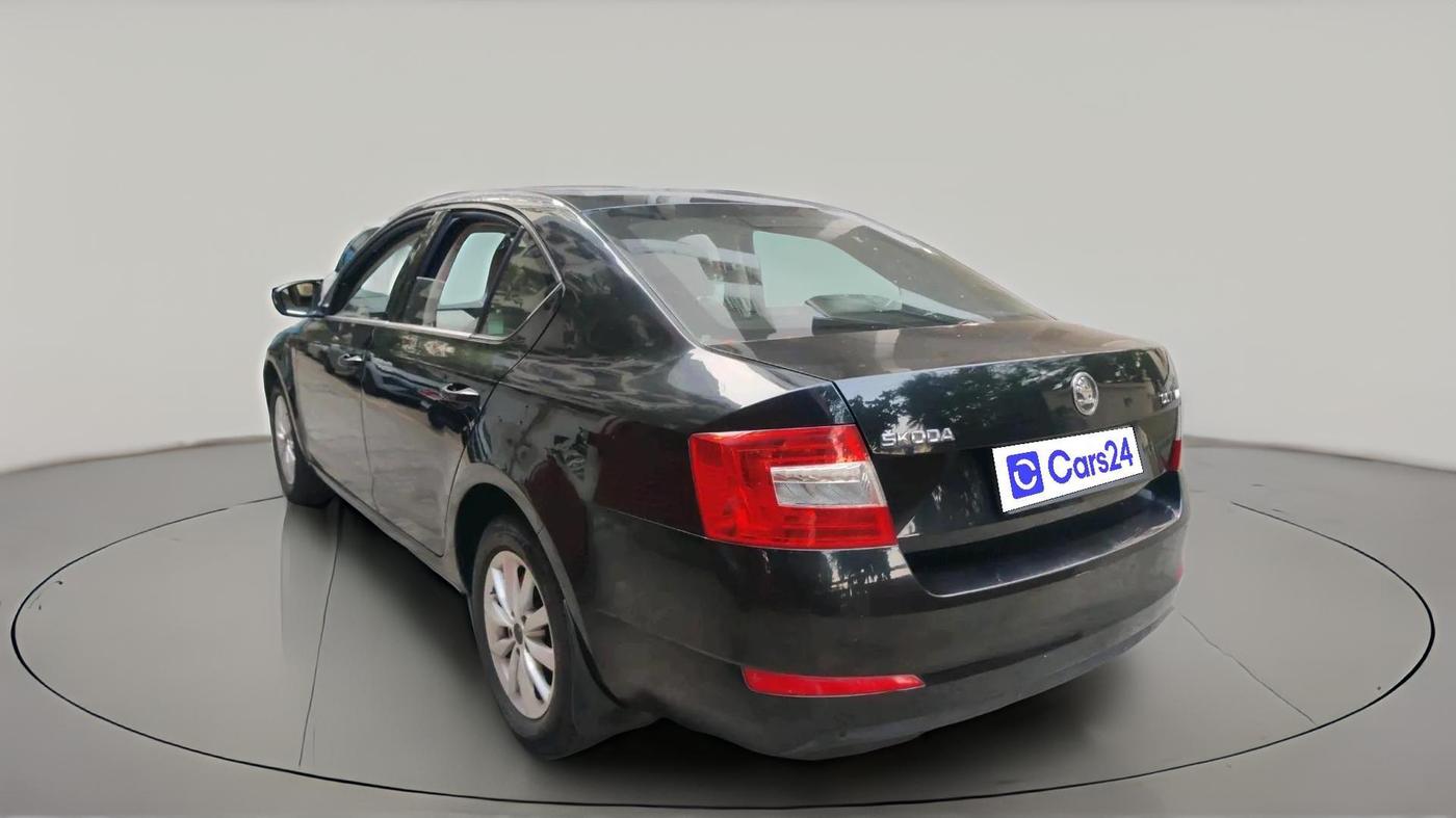 2013 Skoda Octavia AMBITION 2.0 TDI, Diesel, Manual, 92,417 km, exterior