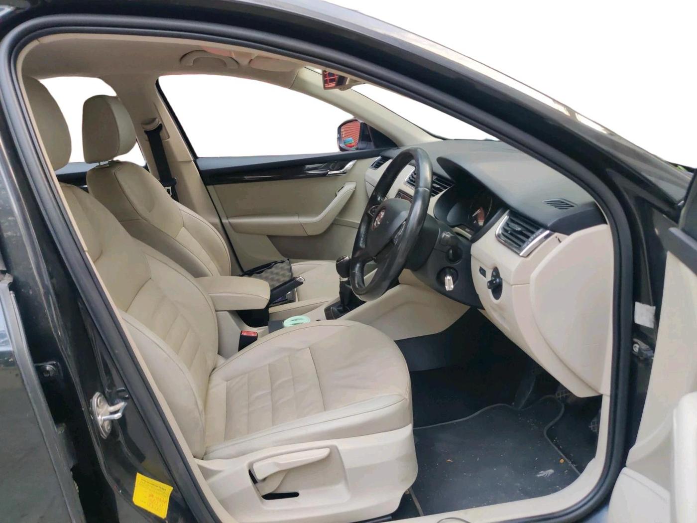 2013 Skoda Octavia AMBITION 2.0 TDI, Diesel, Manual, 92,417 km, interior