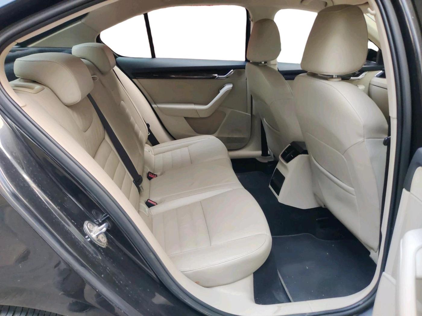 2013 Skoda Octavia AMBITION 2.0 TDI, Diesel, Manual, 92,417 km, interior