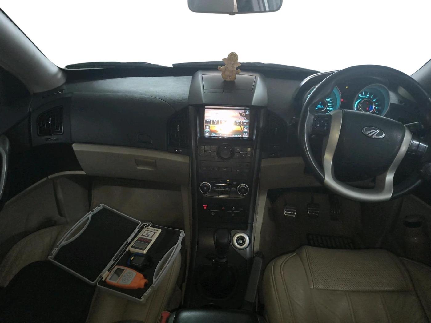2017 Mahindra XUV500 W10, Diesel, Manual, 1,10,539 km, interior