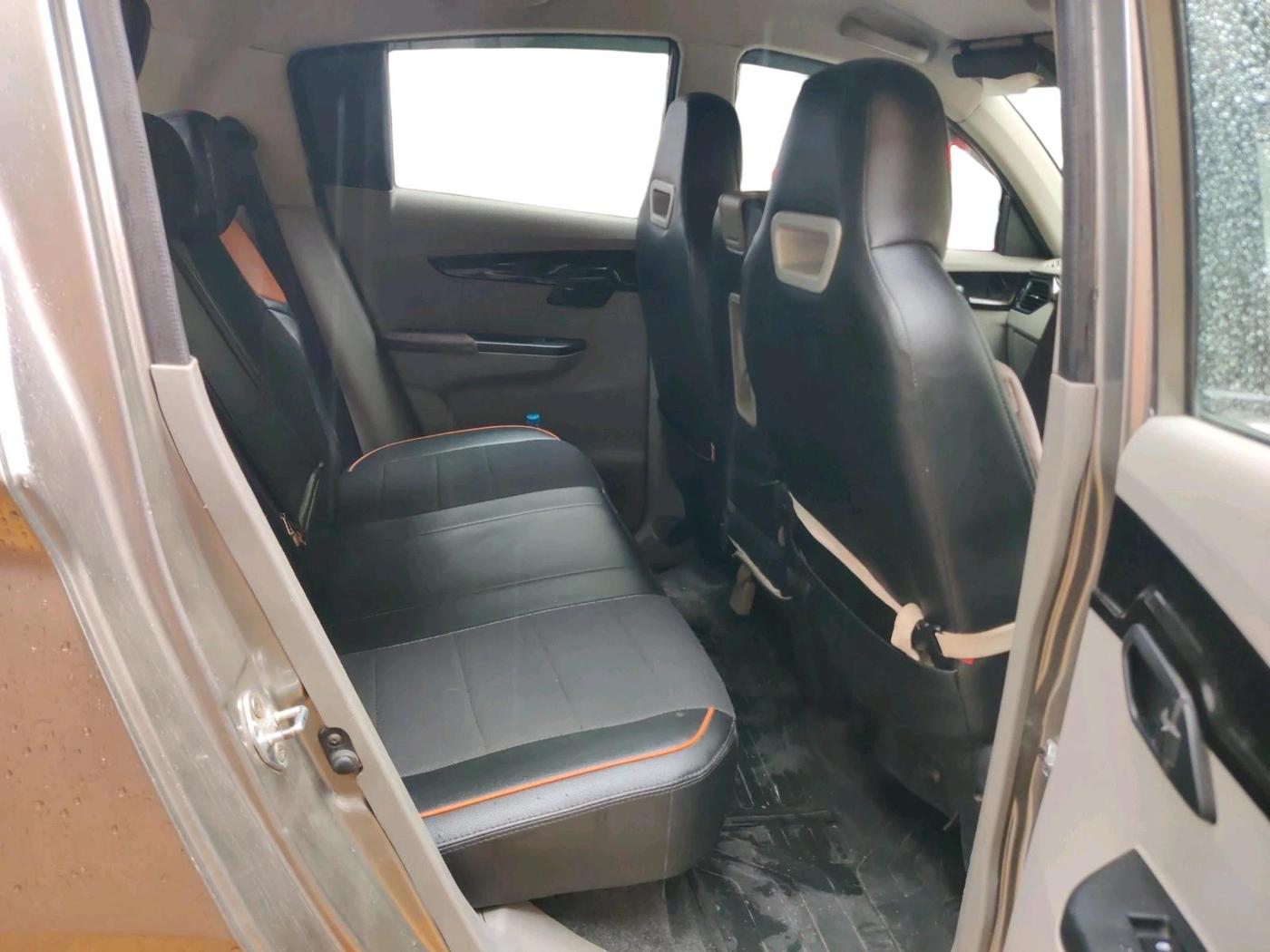 2016 Mahindra Kuv100 K8 6 STR, Petrol, Manual, 71,315 km, interior