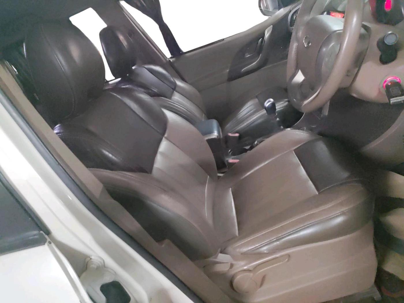2012 Mahindra XUV500 W8, Diesel, Manual, 1,20,794 km, interior