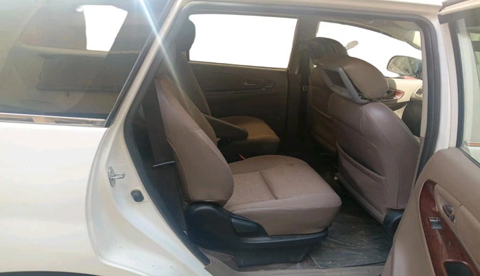 2016 Toyota Innova 2.5 GX 7 STR, Diesel, Manual, 1,36,340 km, interior