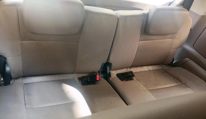 2016 Toyota Innova 2.5 GX 7 STR, Diesel, Manual, 1,36,340 km, interior