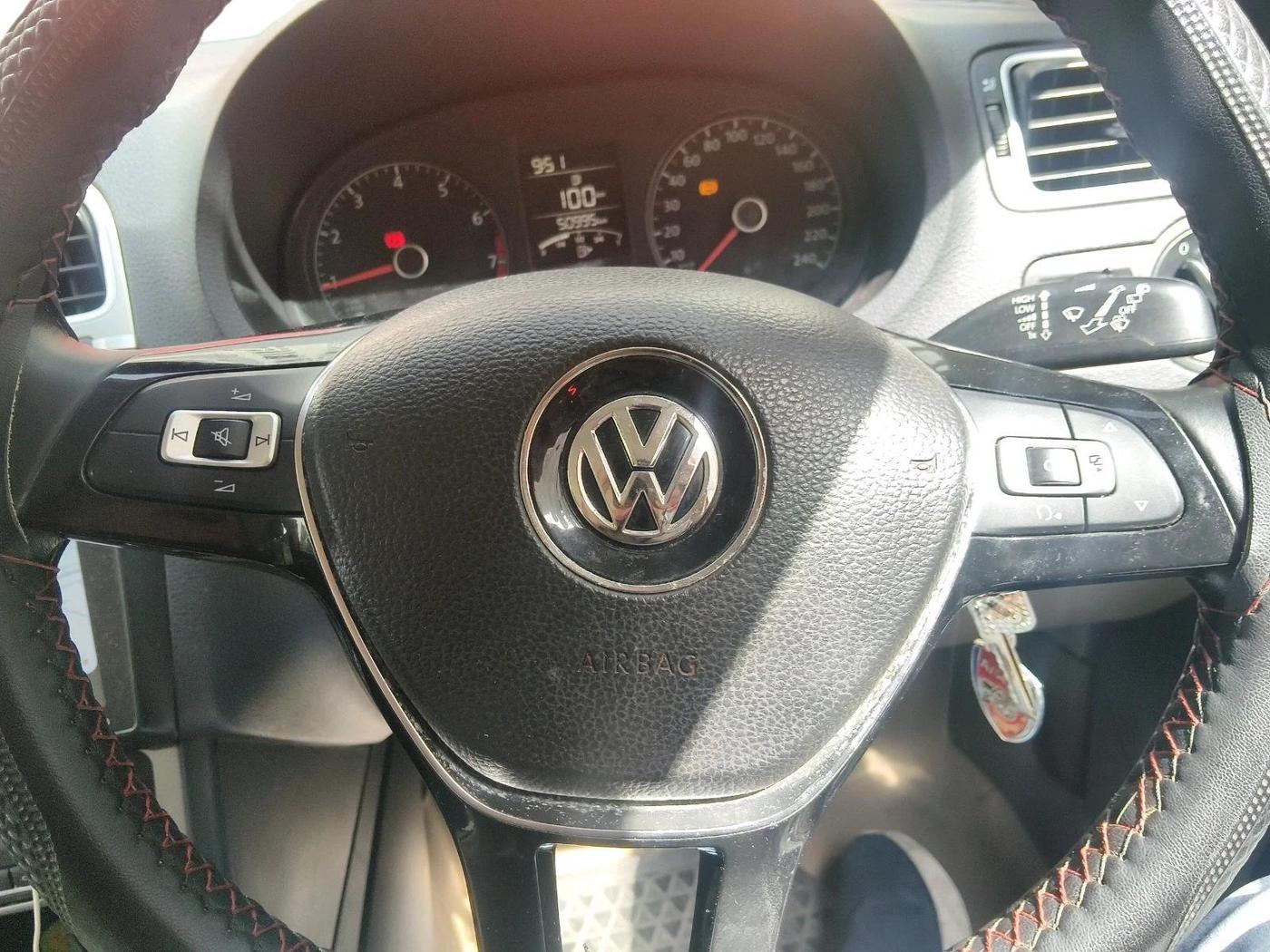 2015 Volkswagen Polo HIGHLINE1.2L, Petrol, Manual, 50,996 km, interior
