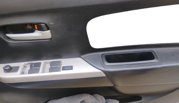 2013 Maruti Wagon R 1.0 VXI, CNG, Manual, 80,377 km, interior