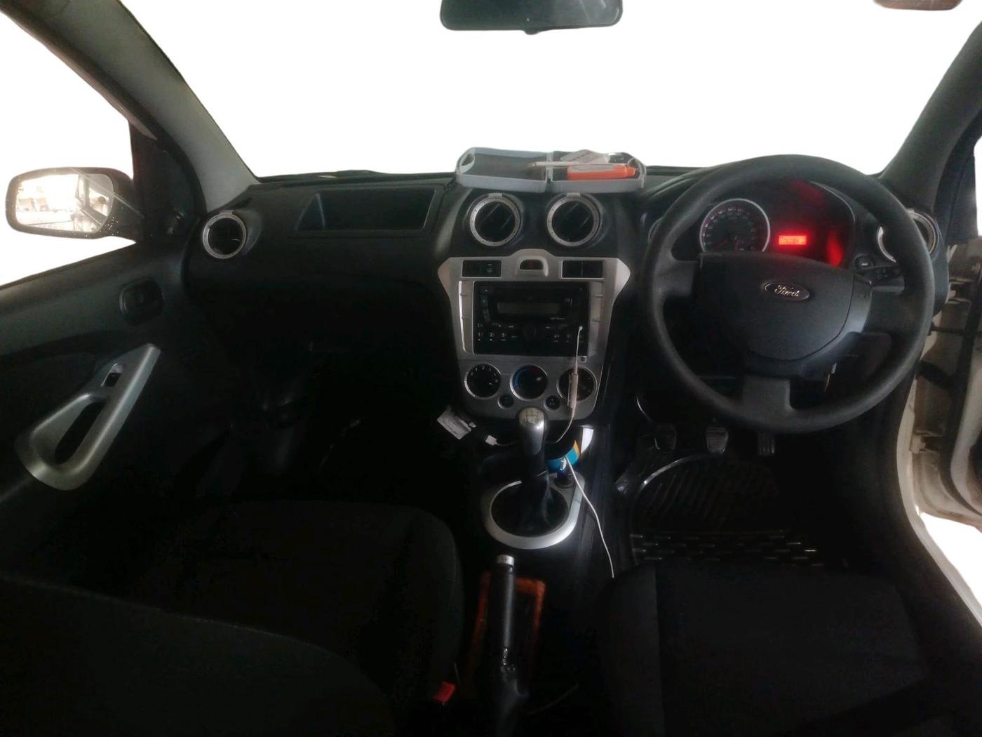 2013 Ford Figo ZXI 1.4 DIESEL, Diesel, Manual, 1,06,084 km, interior