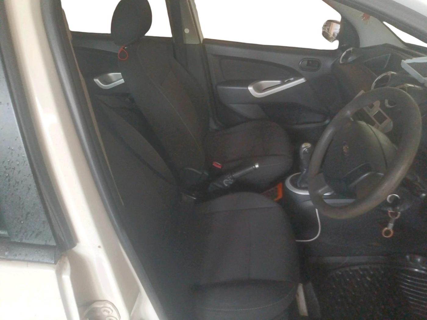2013 Ford Figo ZXI 1.4 DIESEL, Diesel, Manual, 1,06,084 km, interior