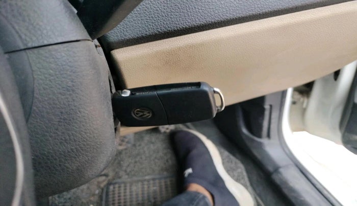 2016 Volkswagen Ameo HIGHLINE1.2L, CNG, Manual, 1,51,540 km, interior