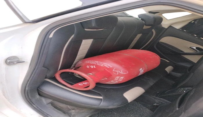 2016 Volkswagen Ameo HIGHLINE1.2L, CNG, Manual, 1,51,540 km, interior