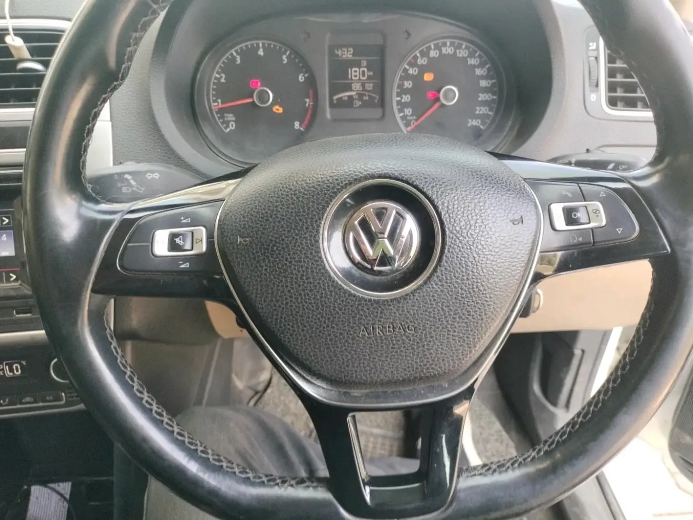 2016 Volkswagen Ameo HIGHLINE1.2L, CNG, Manual, 1,51,540 km, interior