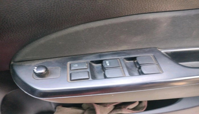 2011 Maruti Swift VXI, Petrol, Manual, 1,16,104 km, interior